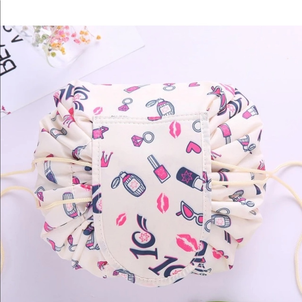 Drawstring makeup/toiletry Bag - Picture 4 of 6